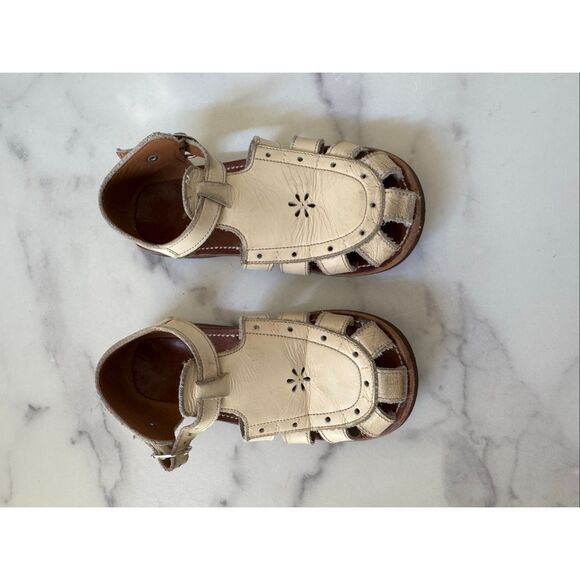 Adelisa & Co 12.5-13 white closed toe eyelet vintage style leather laser cut flo - Picture 2 of 6